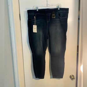 🚨FLASH sale🚨NWT Lean Jean Crop Torrid Size 3